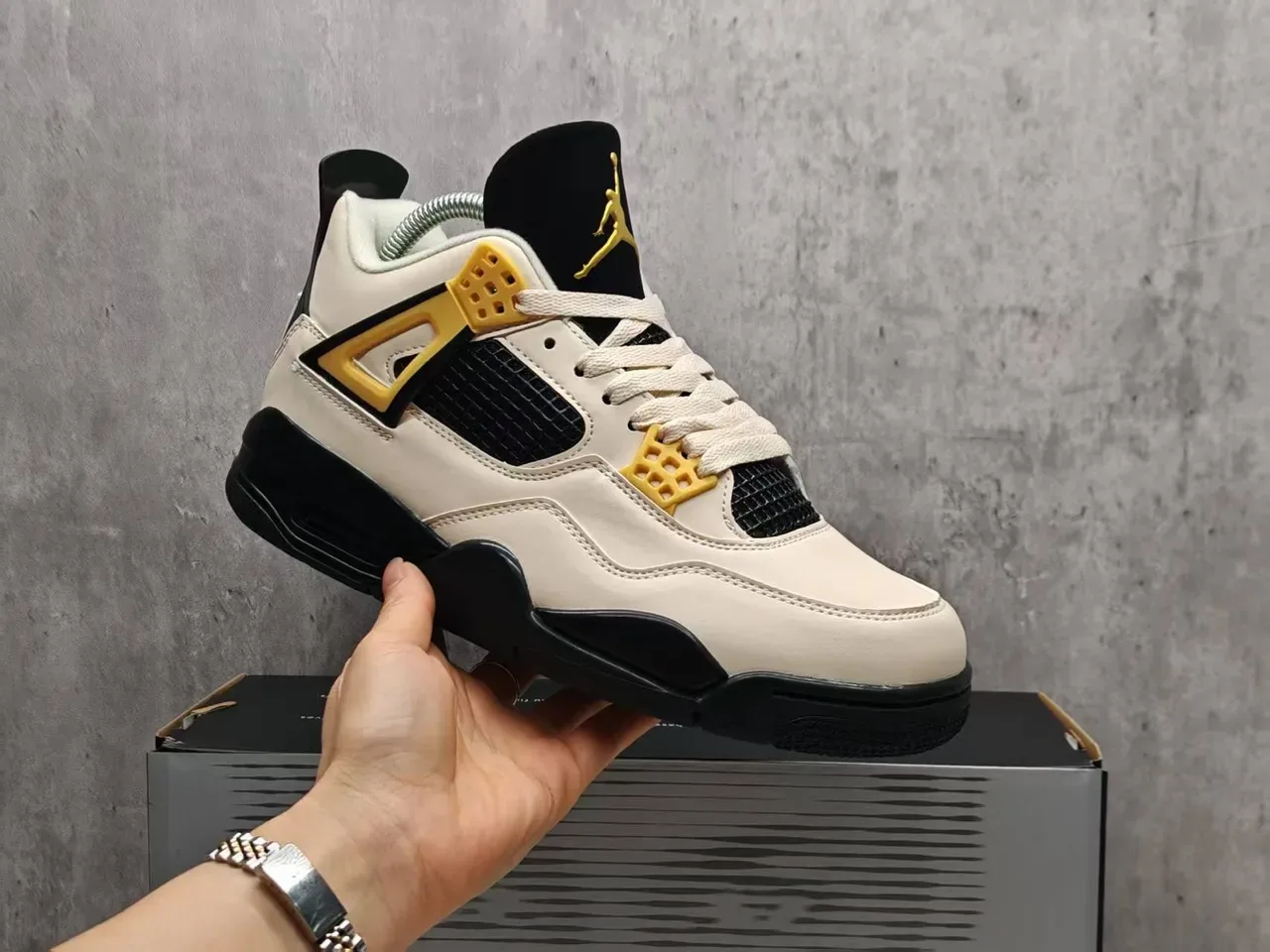 Air Jordan 4 Off-White Black Gold Tênis de Basquete 8