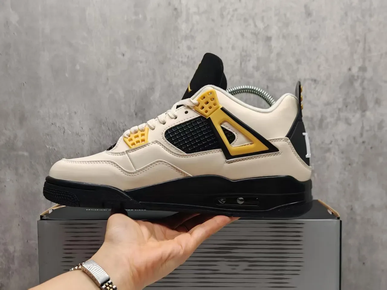 Air Jordan 4 Off-White Black Gold Tênis de Basquete 10