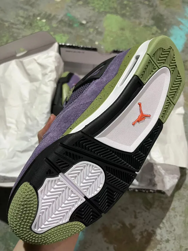 Chaussures de basketball Air Jordan 4 violet et olive moucheté 4