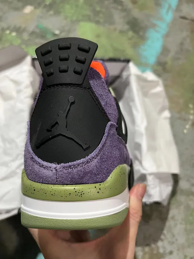 Chaussures de basketball Air Jordan 4 violet et olive moucheté 5