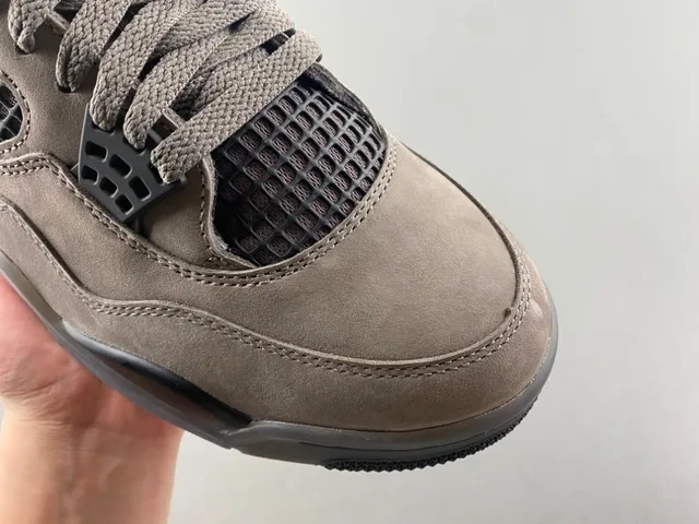 Chaussures de basketball Air Jordan 4 en daim taupe 2