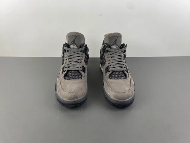 Chaussures de basketball Air Jordan 4 en daim taupe 11