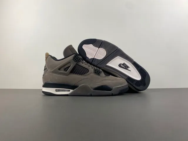Chaussures de basketball Air Jordan 4 en daim taupe 12