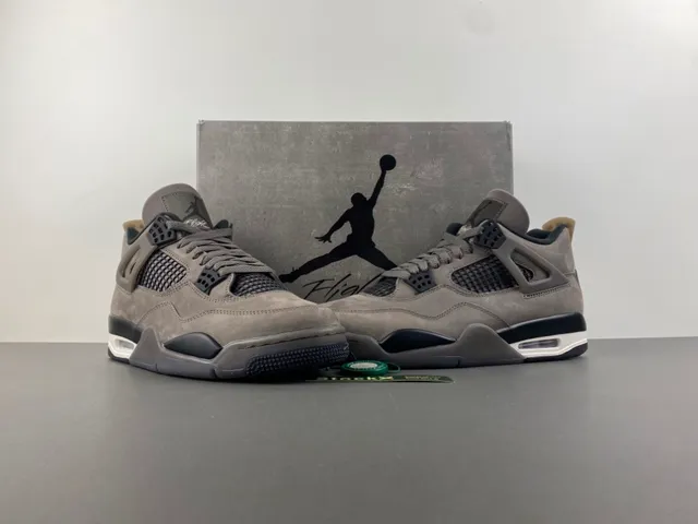 Chaussures de basketball Air Jordan 4 en daim taupe 13