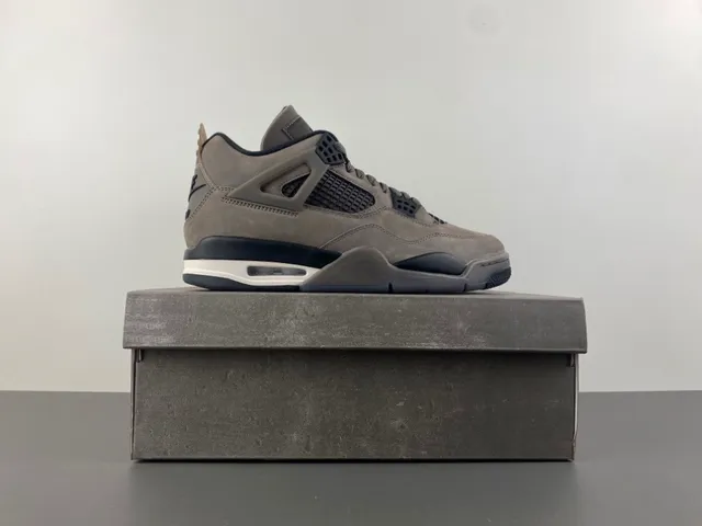 Chaussures de basketball Air Jordan 4 en daim taupe 15
