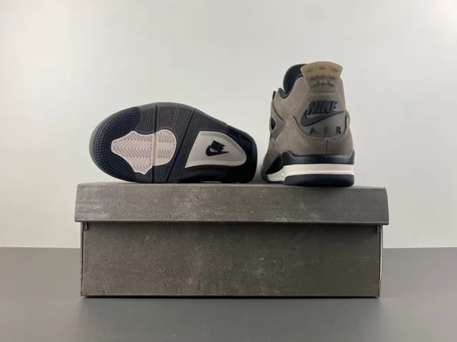 Chaussures de basketball Air Jordan 4 en daim taupe 16