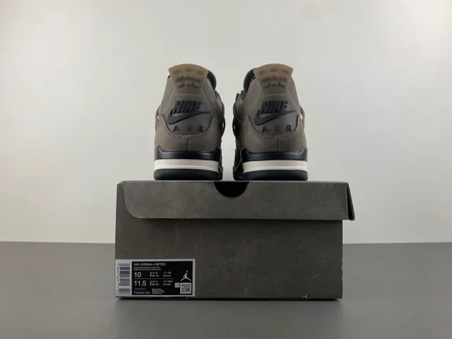 Chaussures de basketball Air Jordan 4 en daim taupe 17