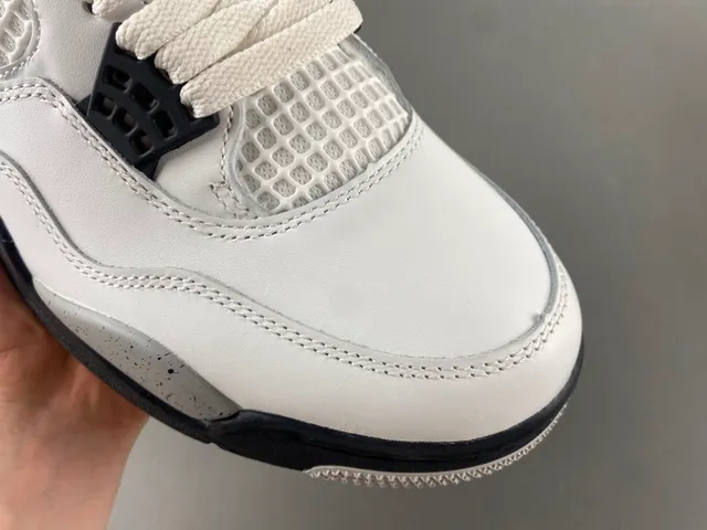 Chaussures de basketball Air Jordan 4 blanc ciment gris 2