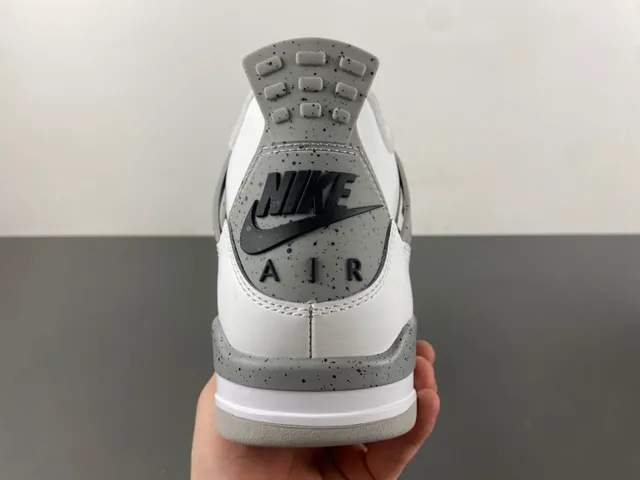 Chaussures de basketball Air Jordan 4 blanc ciment gris 4