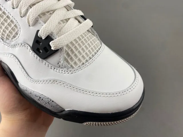 Chaussures de basketball Air Jordan 4 blanc gris ciment 2