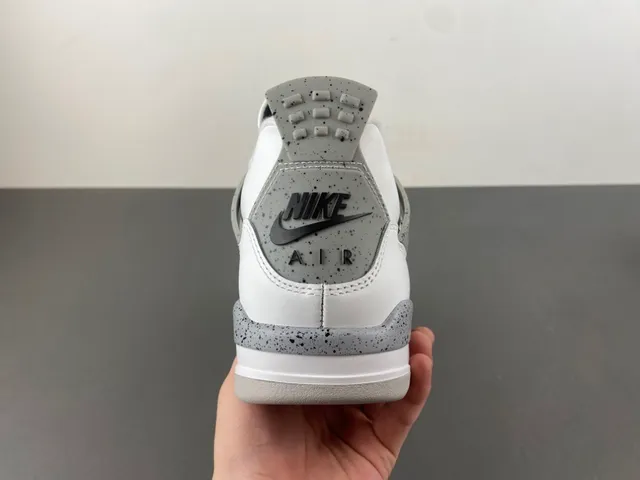 Chaussures de basketball Air Jordan 4 blanc gris ciment 4