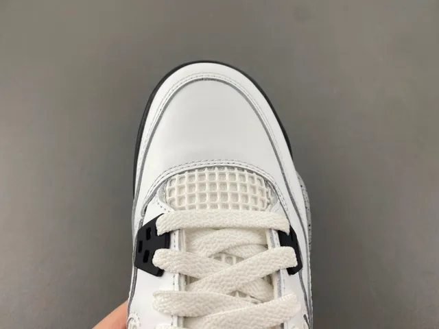 Chaussures de basketball Air Jordan 4 blanc gris ciment 5