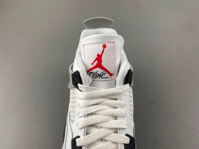 Chaussures de basketball Air Jordan 4 blanc gris ciment 6