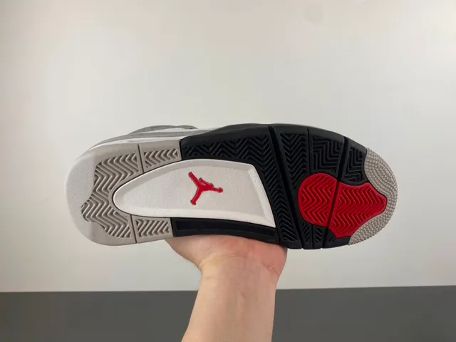 Chaussures de basketball Air Jordan 4 blanc gris ciment 9