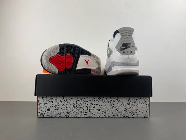 Chaussures de basketball Air Jordan 4 blanc gris ciment 15
