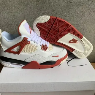 Air Jordan 4 白红篮球鞋
