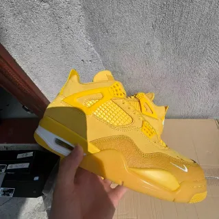 Air Jordan 4 Yellow Monochrome Basketball Shoes