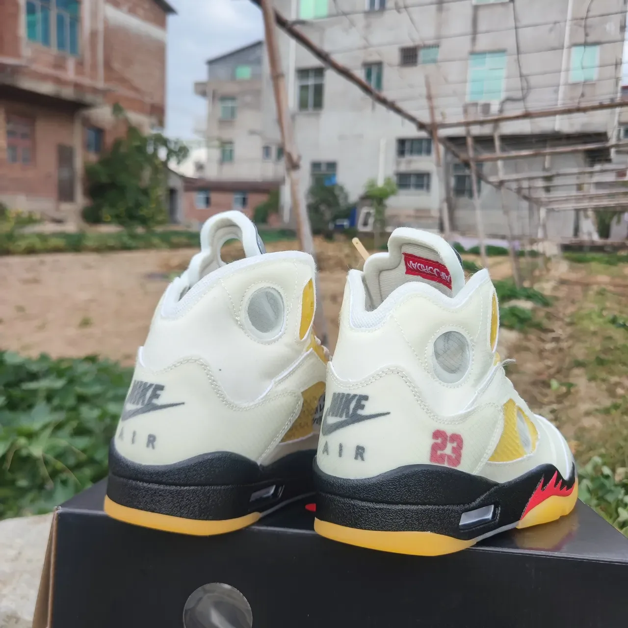 Air Jordan 5 Off-White Yellow Black Red Chaussures de Basketball 3