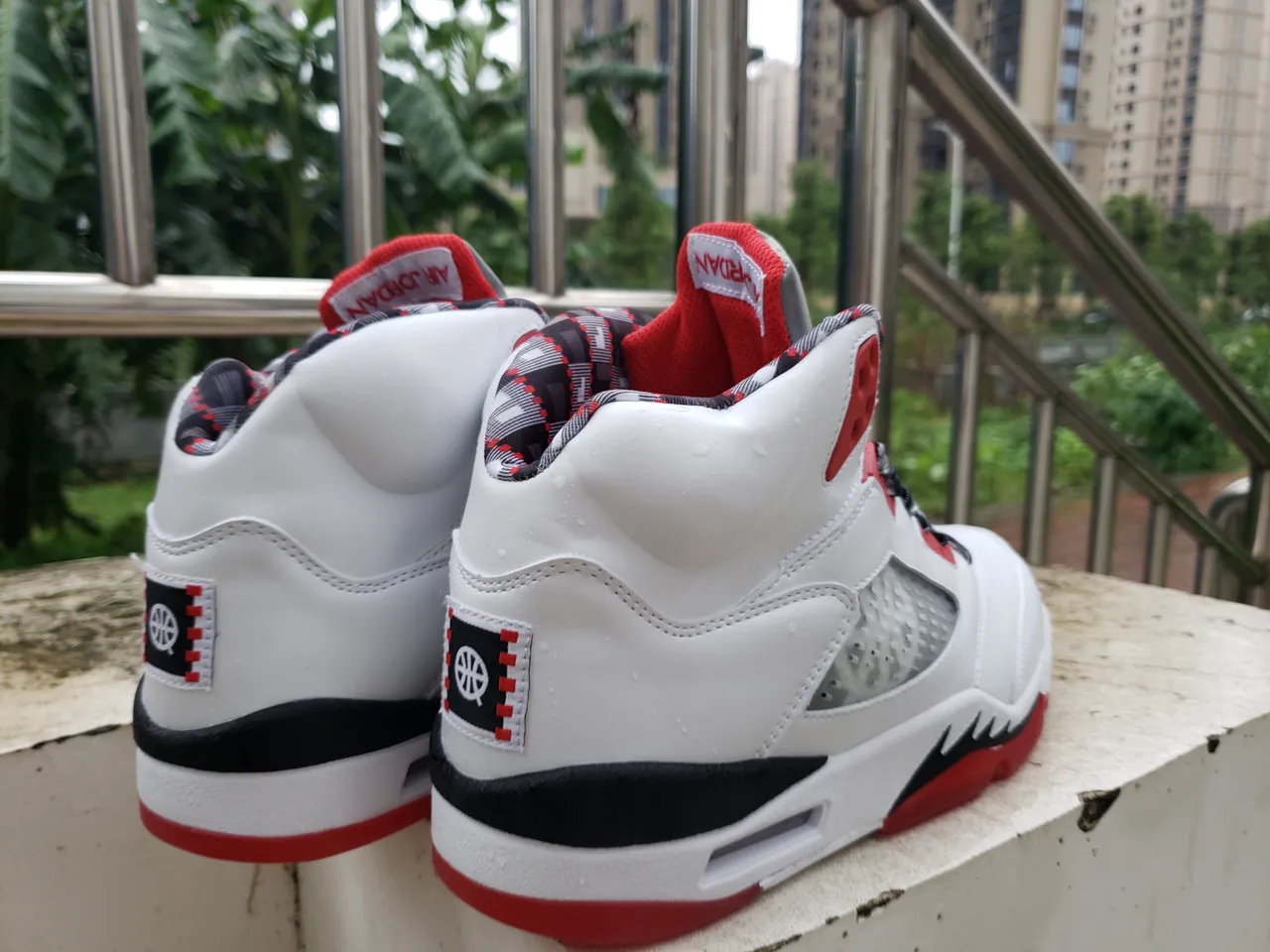 Chaussures de basketball Air Jordan 5 blanc rouge noir 5