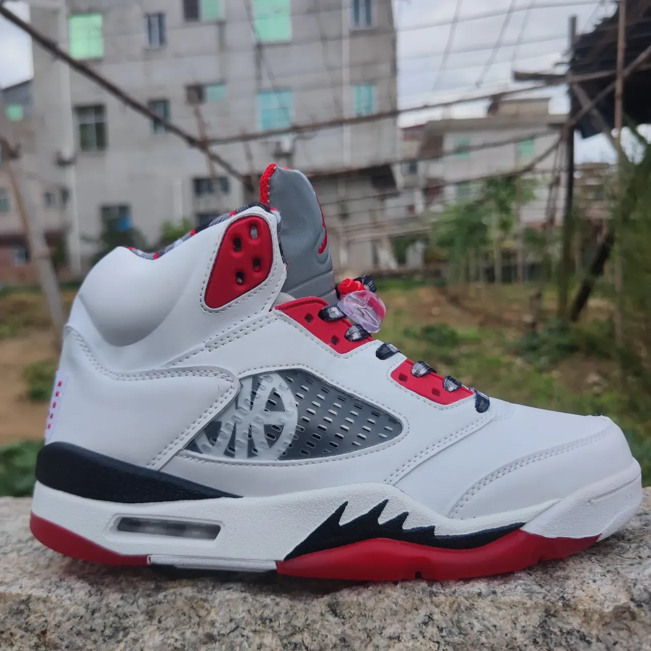 Air Jordan 5 Tênis de Basquete Branco Vermelho Cinza 2