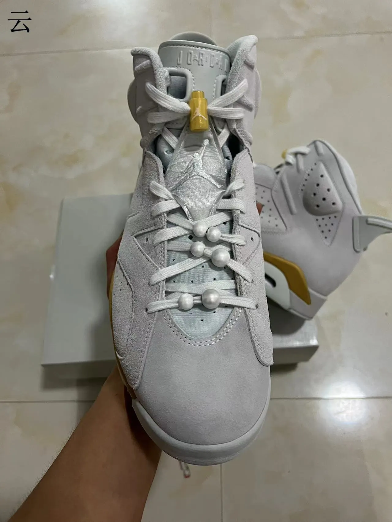 Air Jordan 6 Light Gray and Gold Basketball Shoes 3