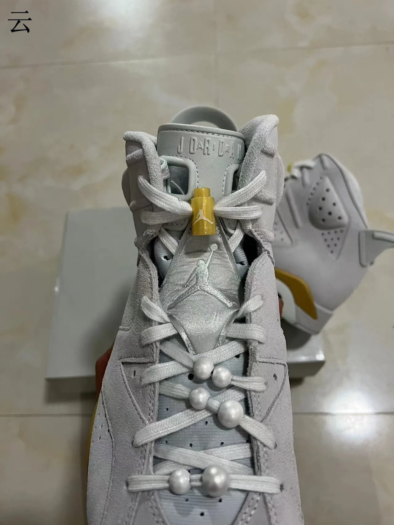 Air Jordan 6 Light Gray and Gold Basketball Shoes 4