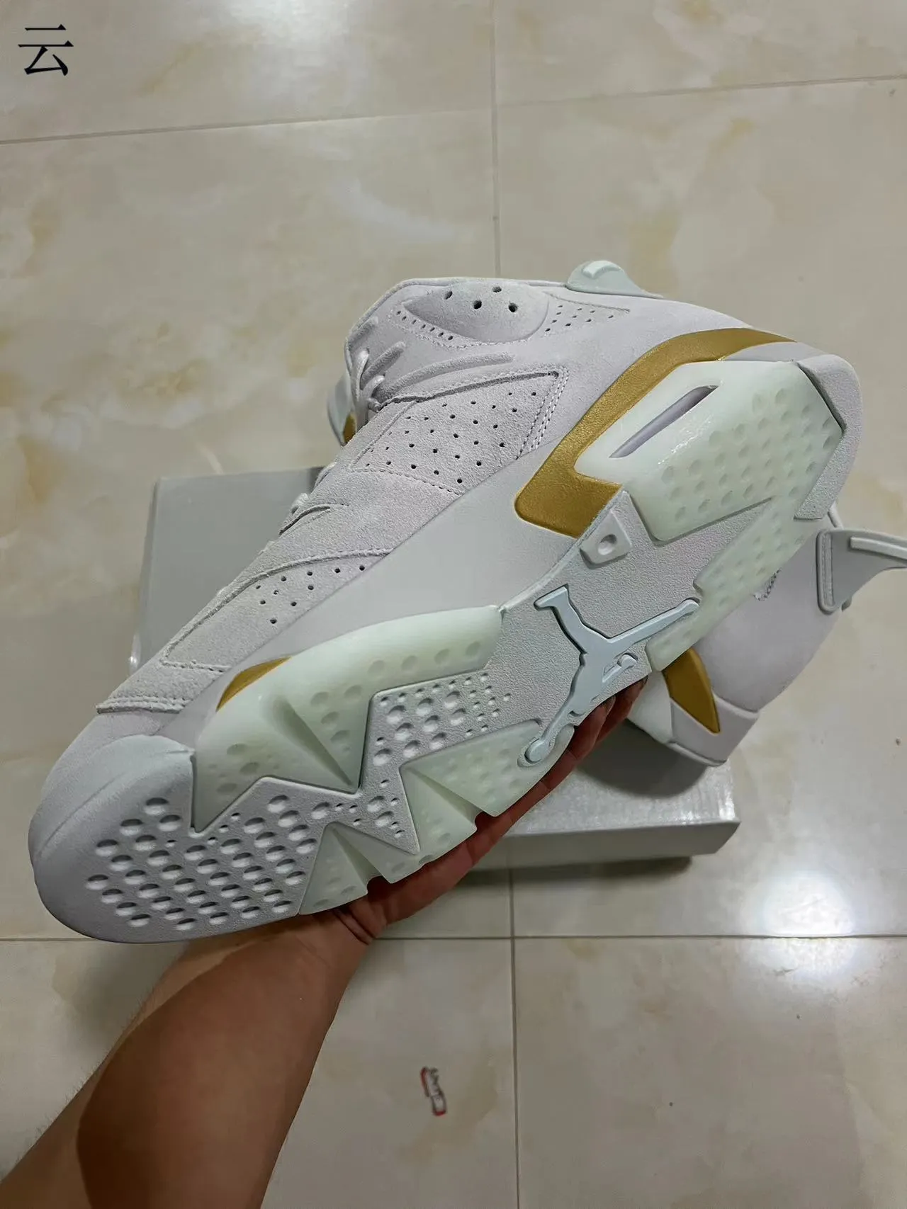 Air Jordan 6 Light Gray and Gold Basketball Shoes 6