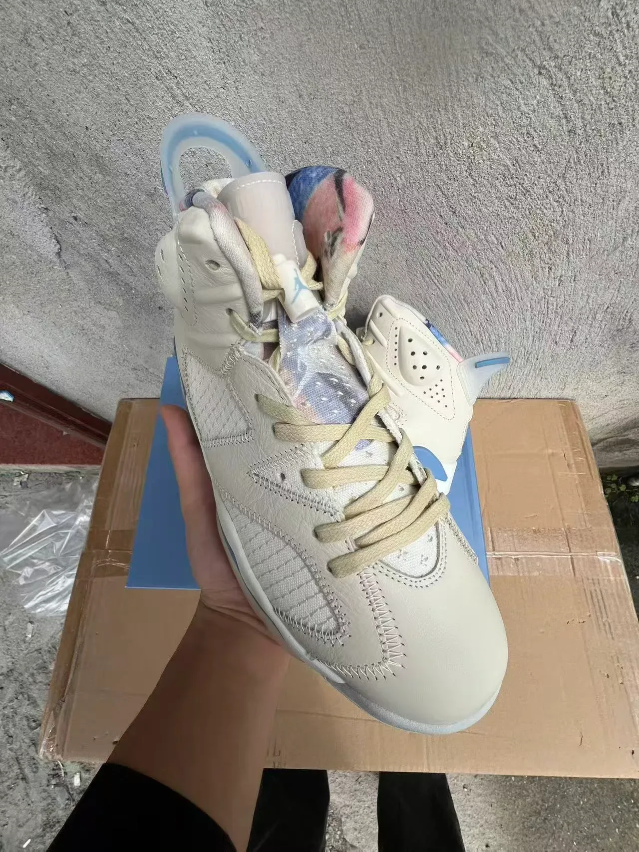 Air Jordan 6 Off-White e Light Blue Tênis de Basquete 2