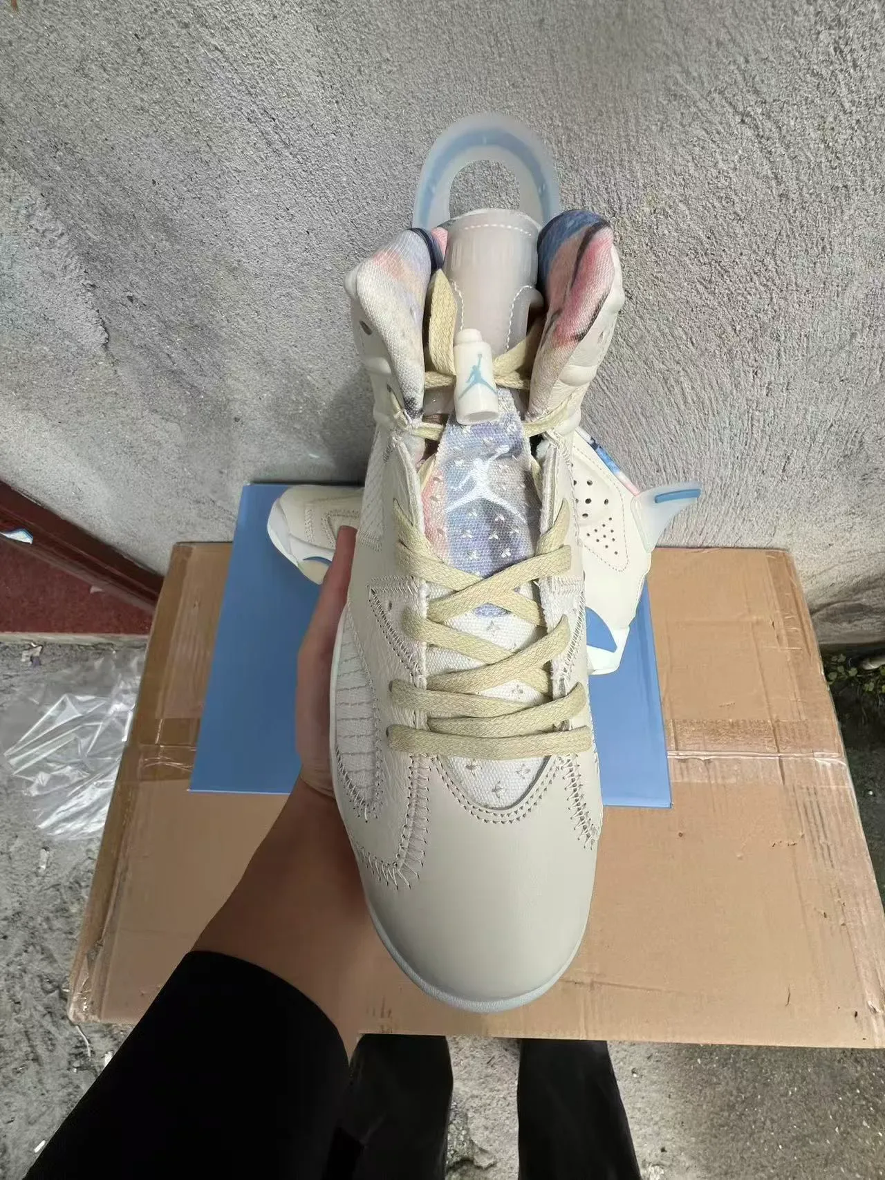 Air Jordan 6 Off-White e Light Blue Tênis de Basquete 3