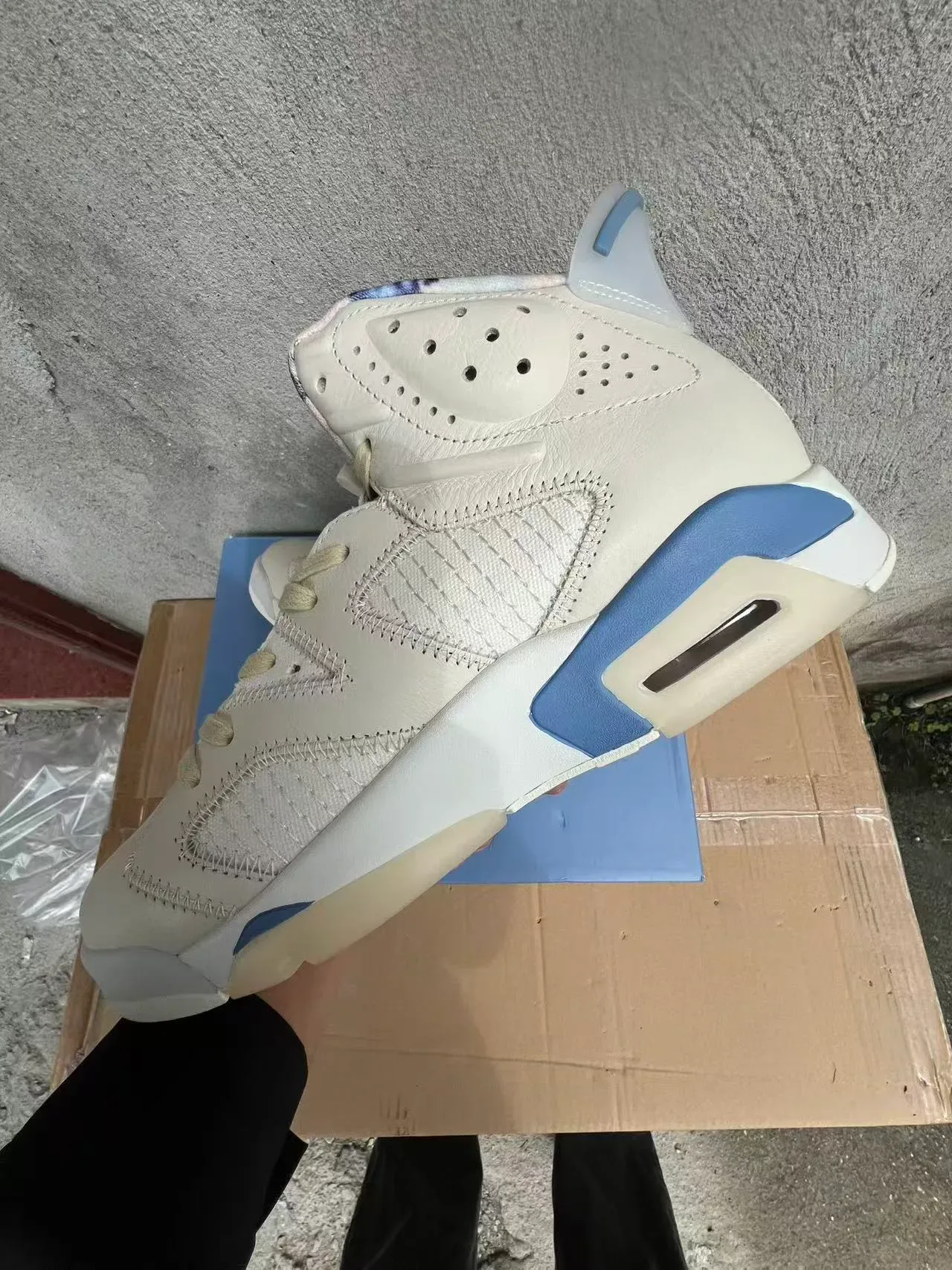 Air Jordan 6 Off-White e Light Blue Tênis de Basquete 5