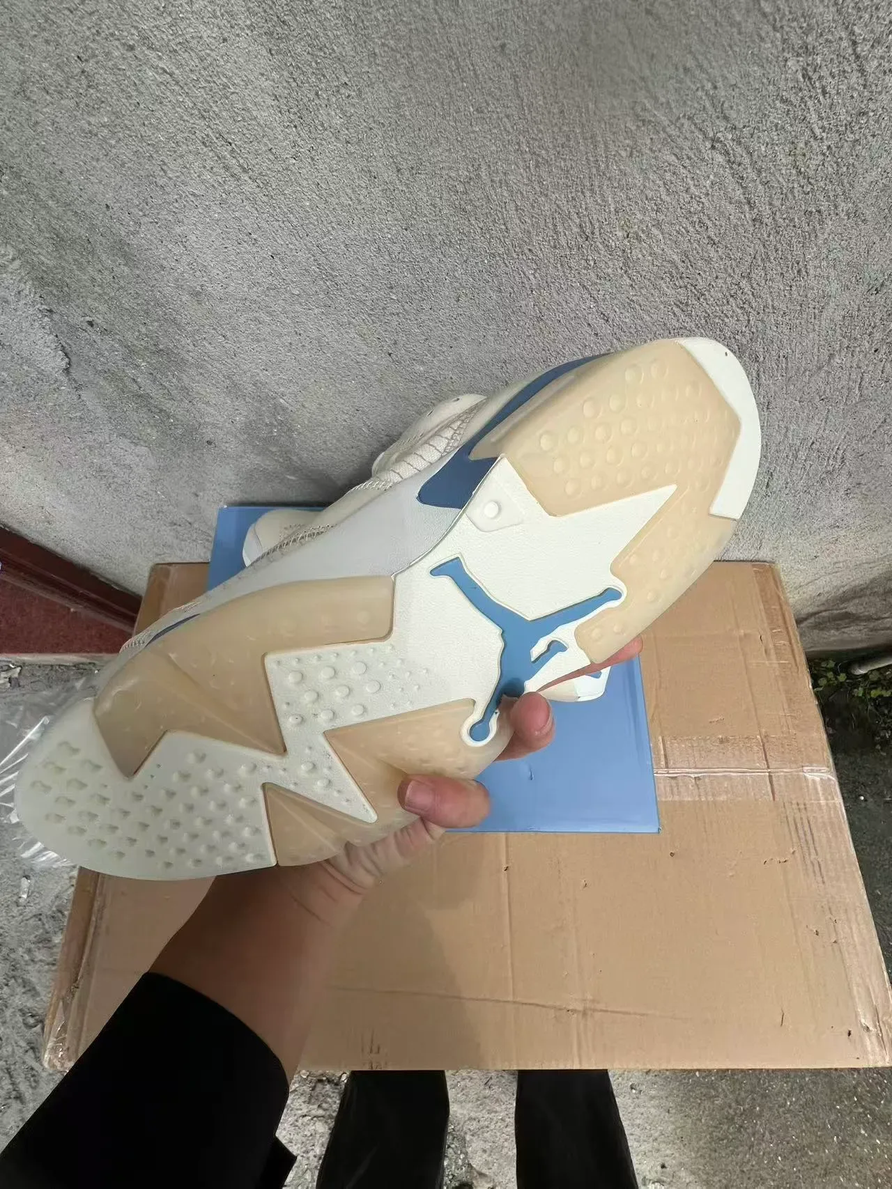 Air Jordan 6 Off-White e Light Blue Tênis de Basquete 6
