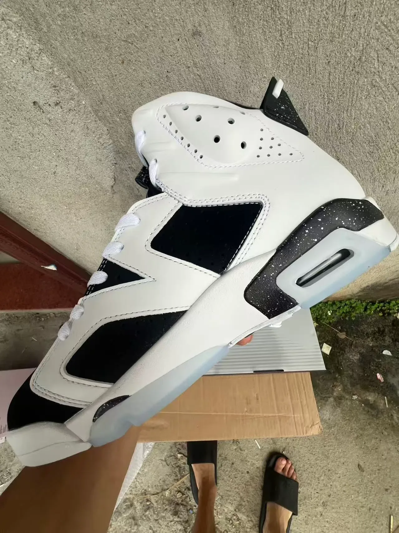 Air Jordan 6 Branco Preto Com Motas Tênis de Basquete 4