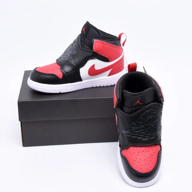 Tênis de basquete cano alto com fecho de tira Air Jordan preto e azul 24