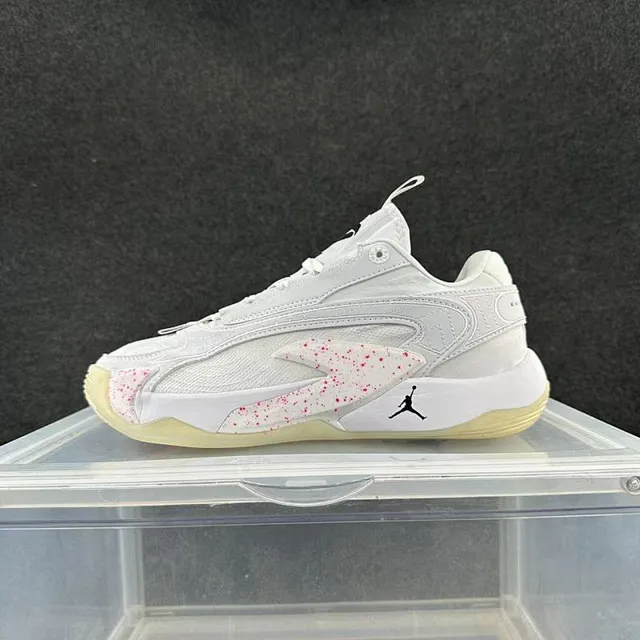 Air Jordan Future White Pink Silhouette Speckled Accent Panel Chunky Sneakers 2