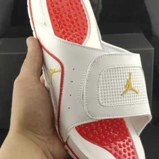 Air Jordan सफेद लाल लेदर अपर ट्रांसलूसेंट जेल फुटबेड स्लिपर्स