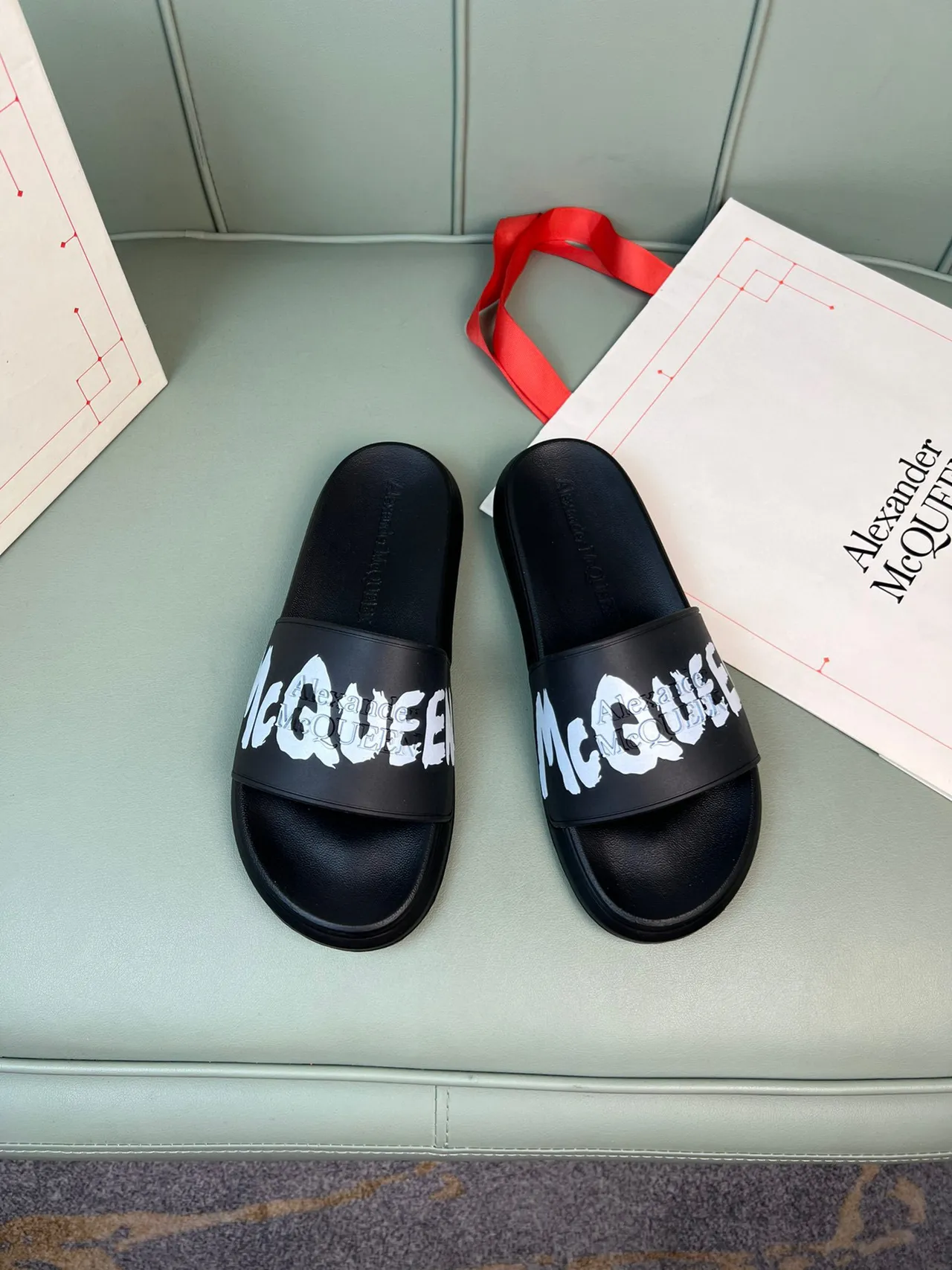 Alexander McQueen কালো সাদা Logo-Print স্ট্র্যাপ মোল্ডেড রাবার সোল স্লিপার্স 8