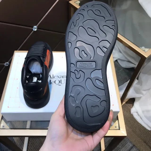 Alexander McQueen Tênis Oversized Preto e Laranja Malha Lifestyle Sneakers 3