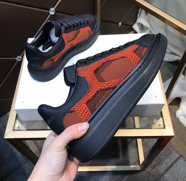 Alexander McQueen Tênis Oversized Preto e Laranja Malha Lifestyle Sneakers 4