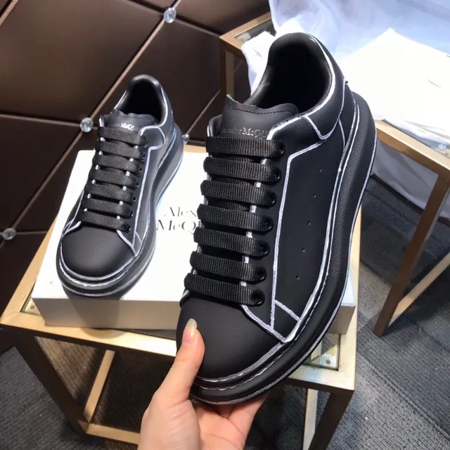 Alexander McQueen Zapatillas Oversized Negro Blanco Suela Plataforma Costura Contraste Zapatillas Lifestyle 2