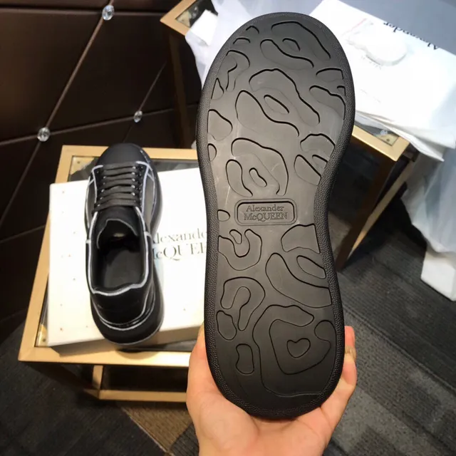 Alexander McQueen Zapatillas Oversized Negro Blanco Suela Plataforma Costura Contraste Zapatillas Lifestyle 3