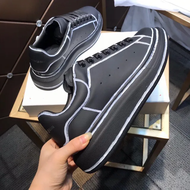 Alexander McQueen Zapatillas Oversized Negro Blanco Suela Plataforma Costura Contraste Zapatillas Lifestyle 4