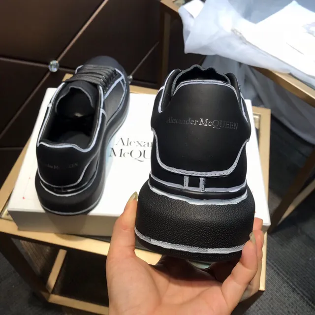 Alexander McQueen Zapatillas Oversized Negro Blanco Suela Plataforma Costura Contraste Zapatillas Lifestyle 5