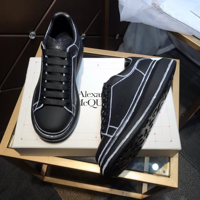 Alexander McQueen Zapatillas Oversized Negro Blanco Suela Plataforma Costura Contraste Zapatillas Lifestyle 7