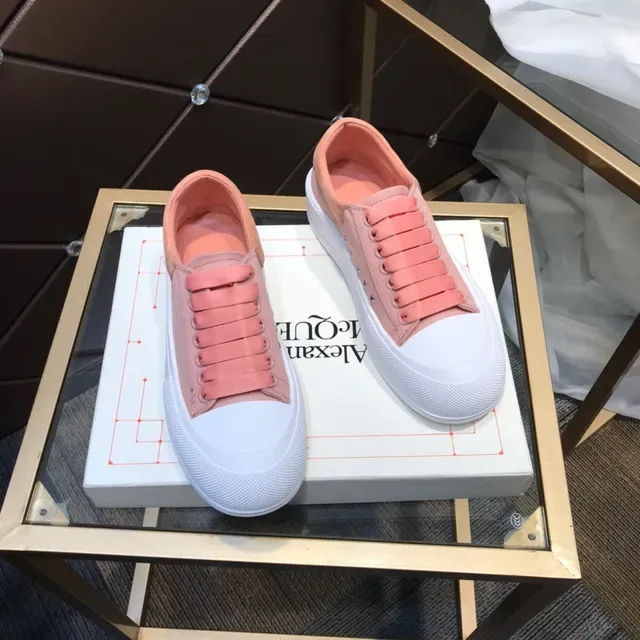 Alexander McQueen Sneakers Oversized Rose et Blanc Lifestyle 6