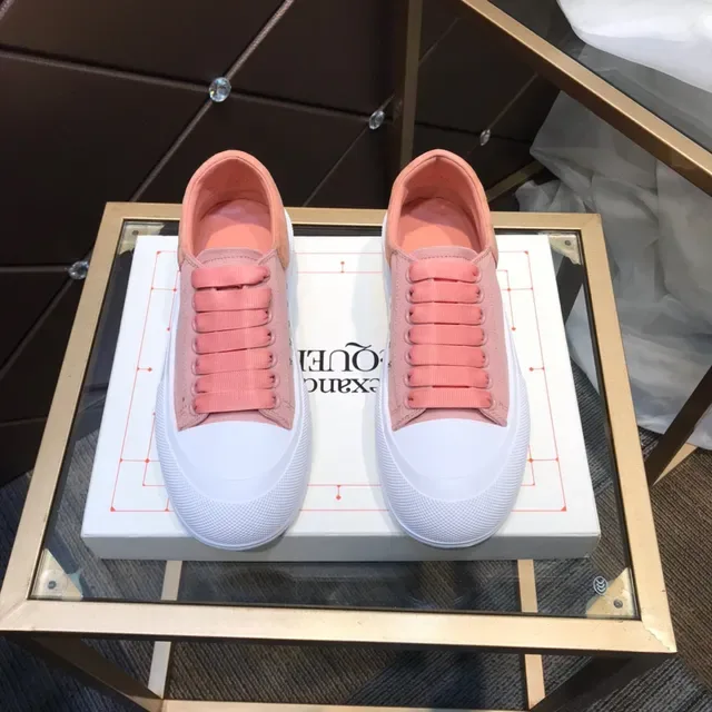 Alexander McQueen Sneakers Oversized Rose et Blanc Lifestyle 9