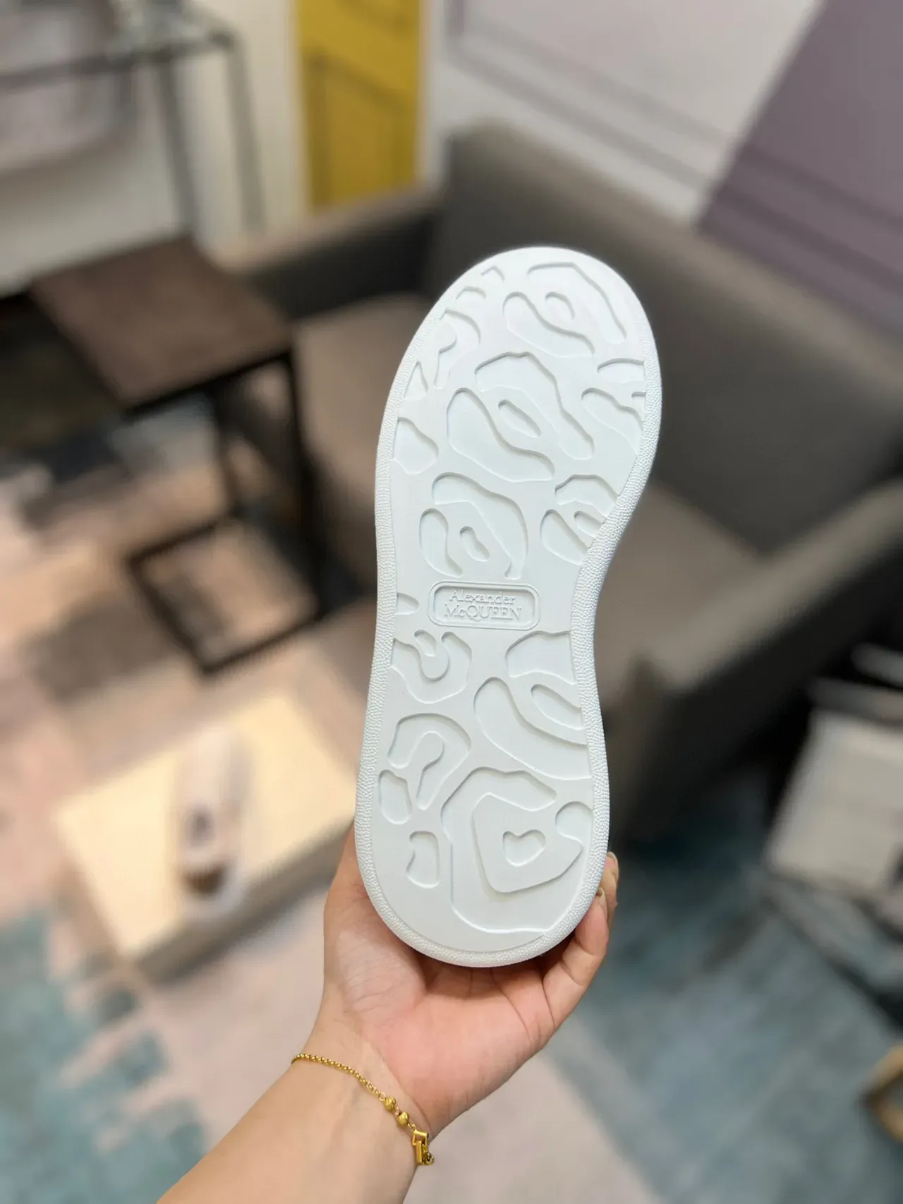 Alexander McQueen 宽大运动鞋 白色黑色 厚底 光滑皮革鞋面 生活方式运动鞋 3