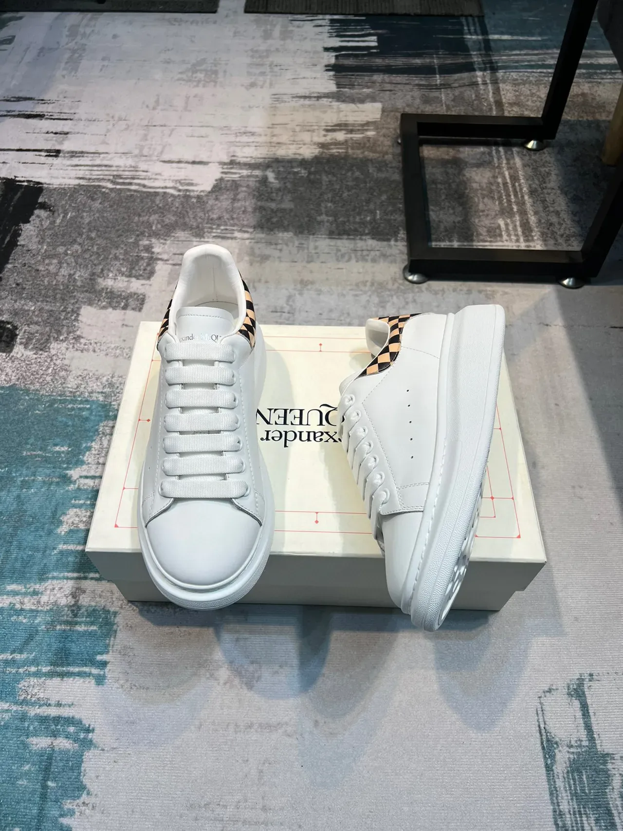 Alexander McQueen 宽大运动鞋 白色黑色 厚底 光滑皮革鞋面 生活方式运动鞋 5