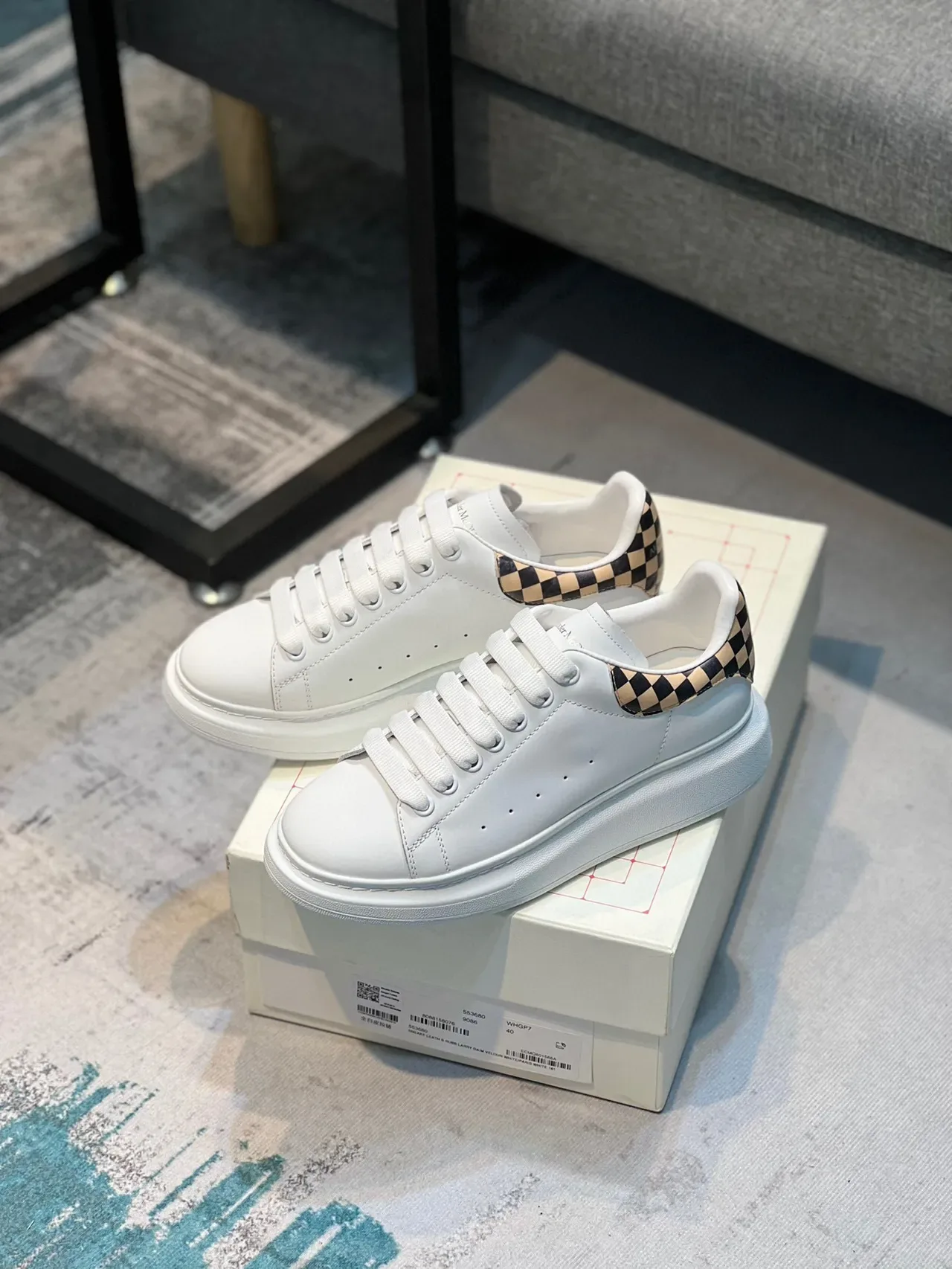 Alexander McQueen 宽大运动鞋 白色黑色 厚底 光滑皮革鞋面 生活方式运动鞋 8