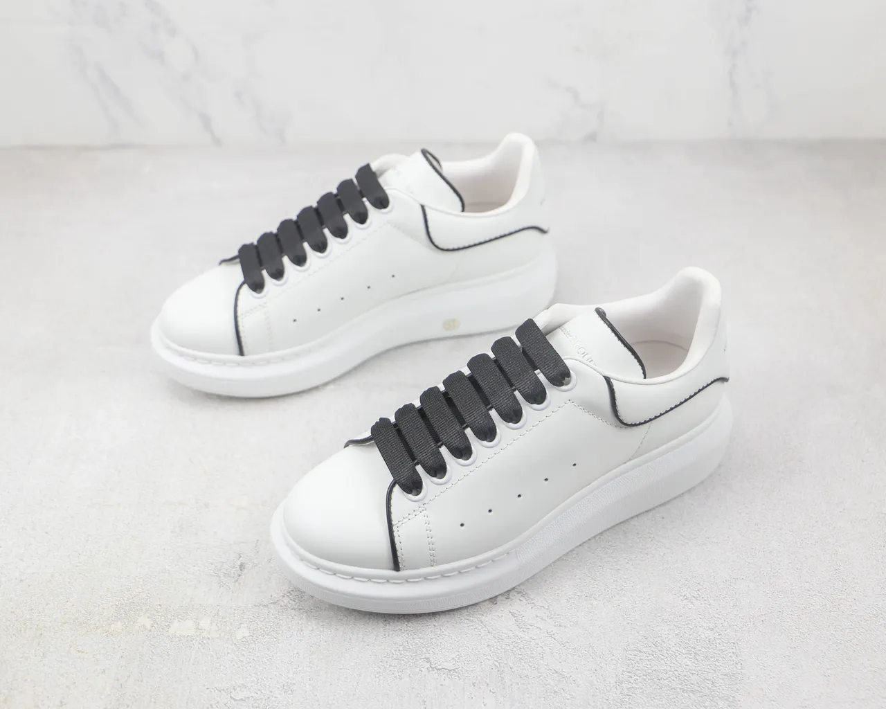 Alexander McQueen Oversized Sneaker White Black Platform Sole Smooth Leather Upper Lifestyle Sneakers 4