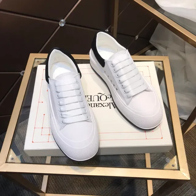 Alexander McQueen Sneakers Oversized Branco e Preto Sola de Borracha Texturizada com Etiqueta de Calcanhar de Camurça Estilo Lifestyle Sneakers 6